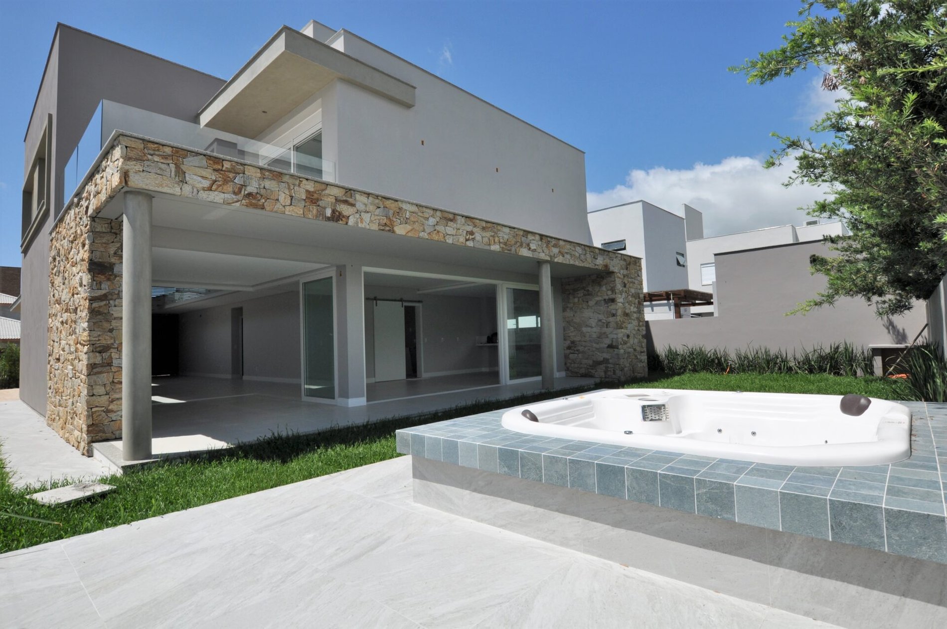 CASA NA LAGOA DA CONCEIÇÃO