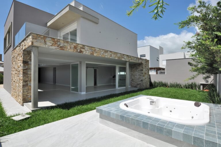 CASA NA LAGOA DA CONCEIÇÃO