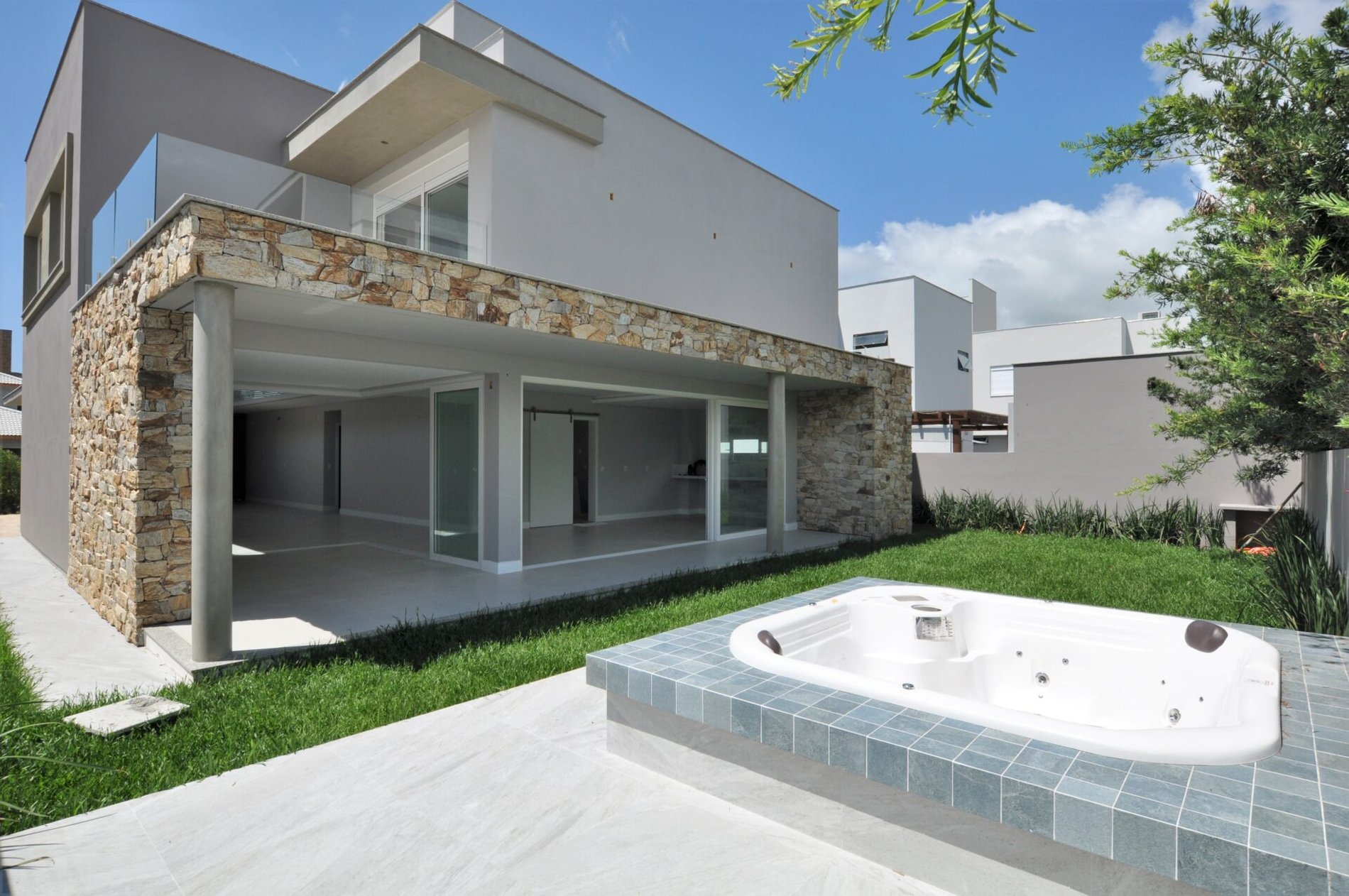 CASA NA LAGOA DA CONCEIÇÃO