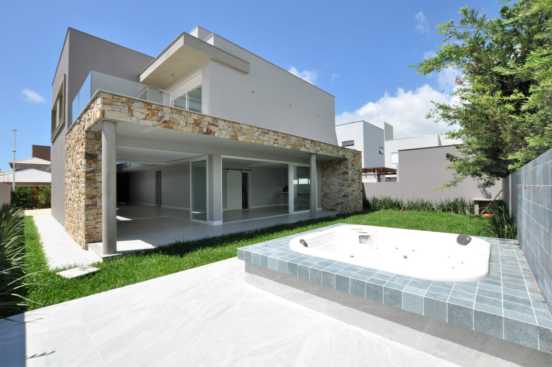 CASA NA LAGOA DA CONCEIÇÃO