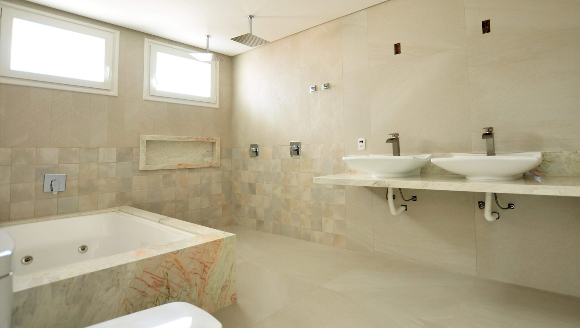 CASA NA LAGOA DA CONCEIÇÃO