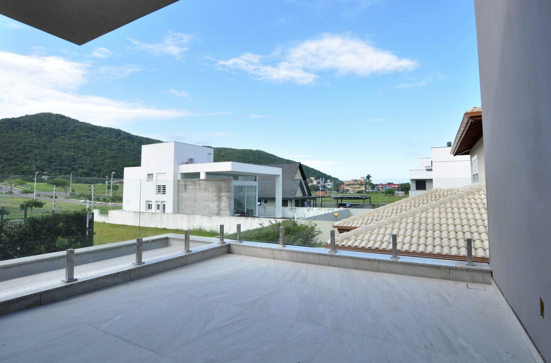 CASA NA LAGOA DA CONCEIÇÃO