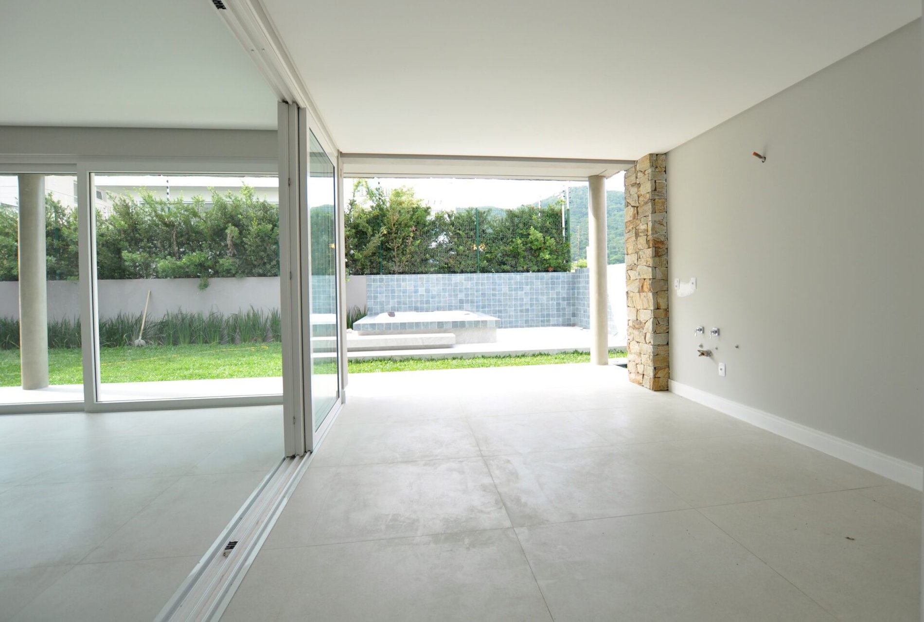 CASA NA LAGOA DA CONCEIÇÃO