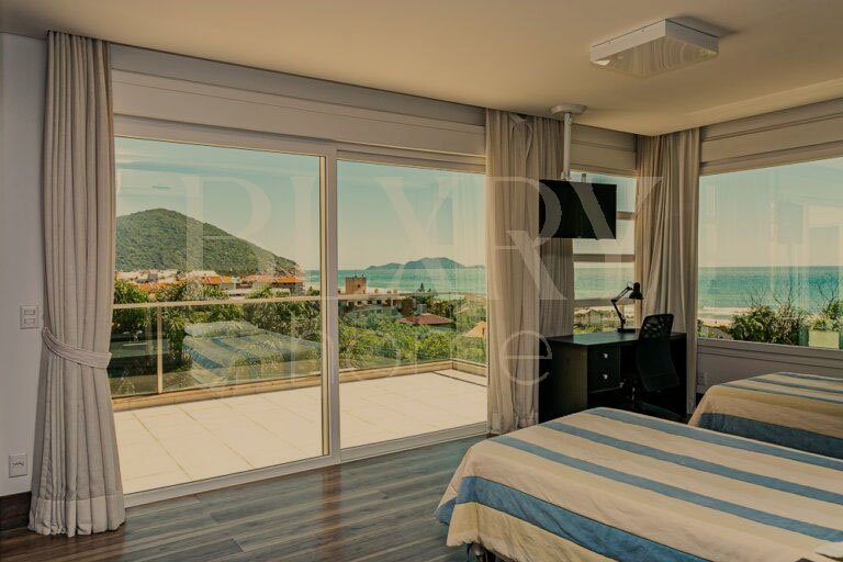 CASA IMPECÁVEL NA PRAIA BRAVA