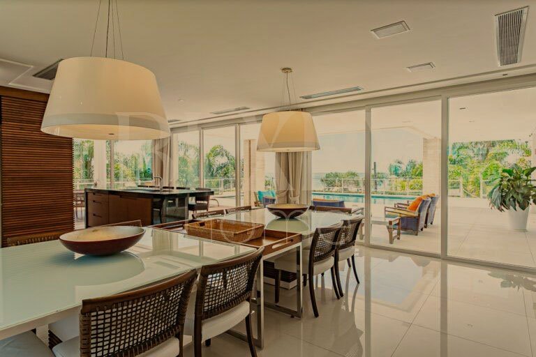 CASA IMPECÁVEL NA PRAIA BRAVA