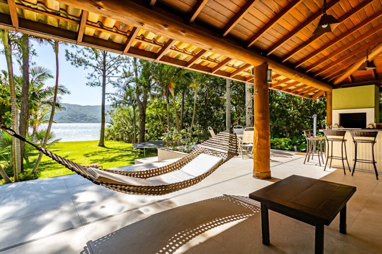 Casa na Beira da Lagoa da Conceição, em Florianópolis