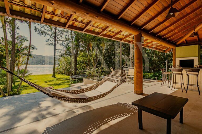 Casa na Beira da Lagoa da Conceição, em Florianópolis