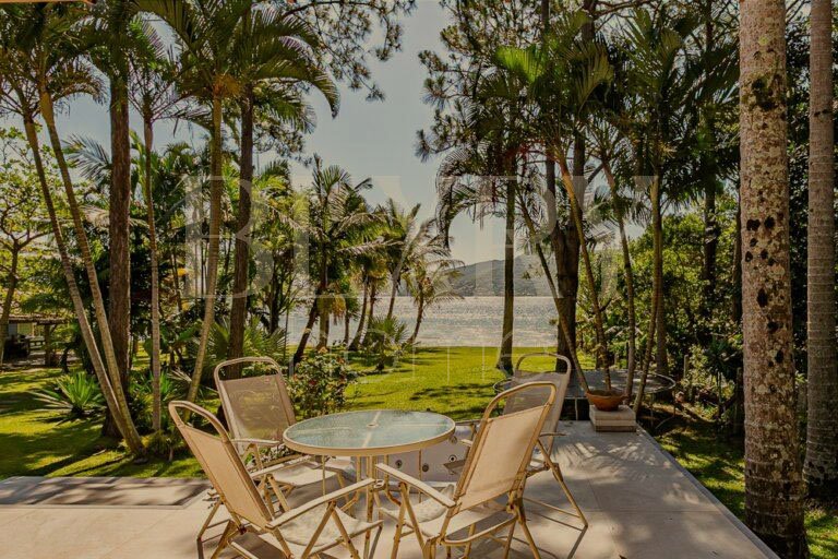 Casa na Beira da Lagoa da Conceição, em Florianópolis