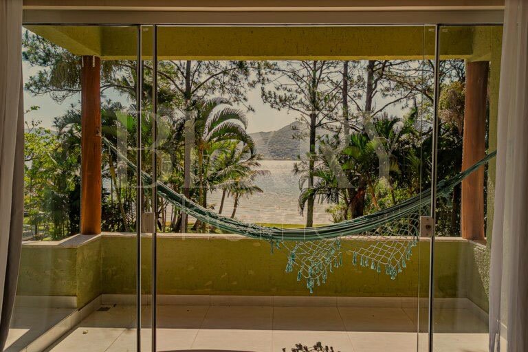 Casa na Beira da Lagoa da Conceição, em Florianópolis