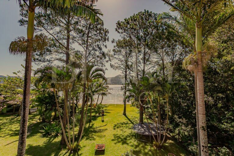 Casa na Beira da Lagoa da Conceição, em Florianópolis