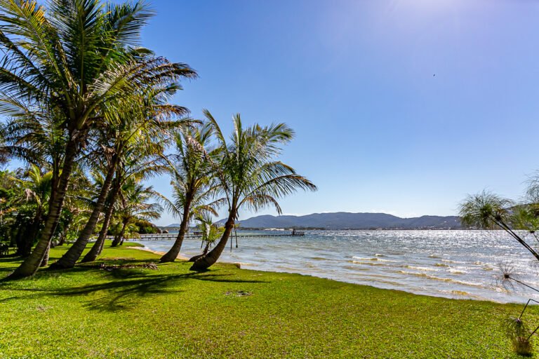Casa na Beira da Lagoa da Conceição, em Florianópolis