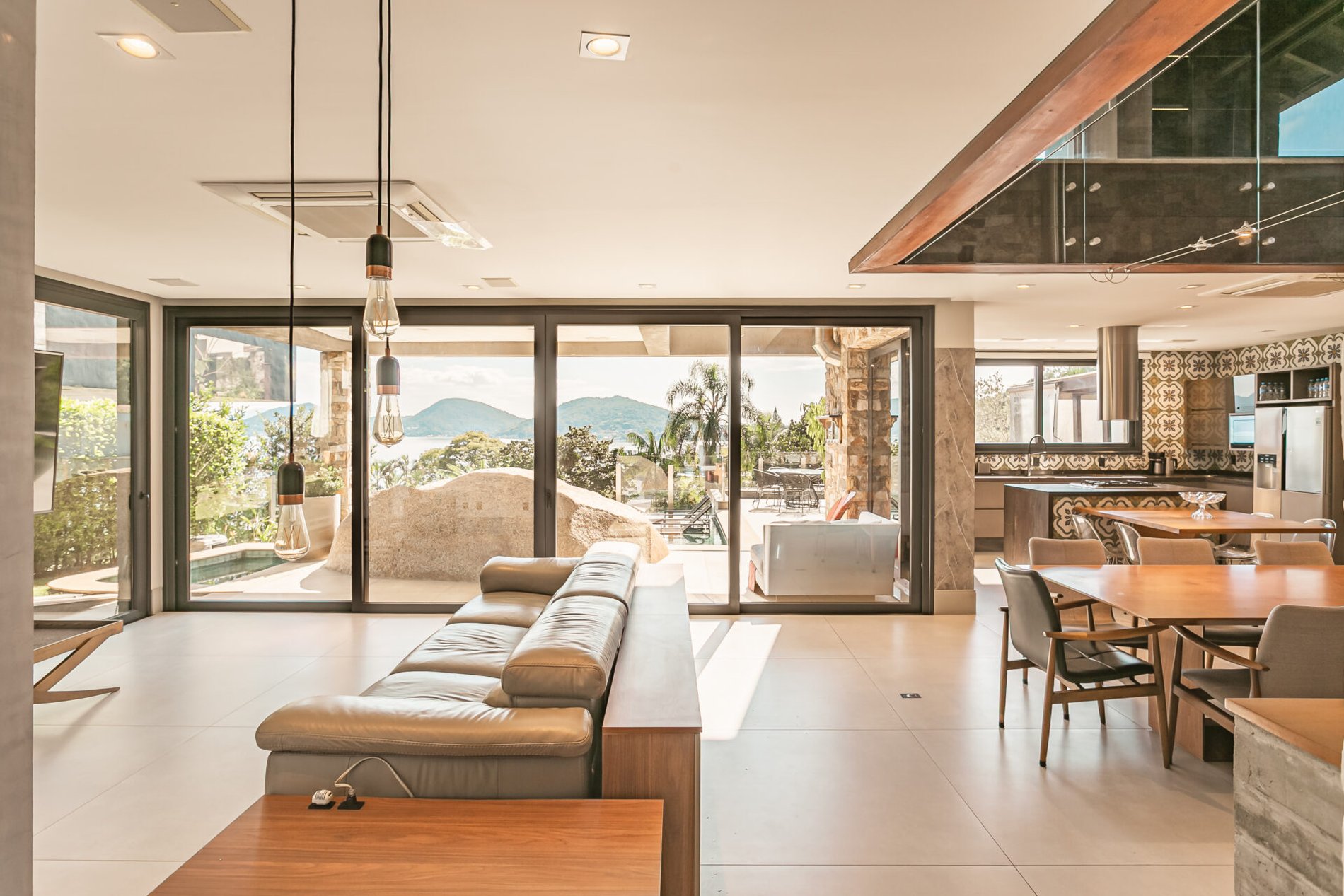 Casa no condomínio Madre Bertha com vista mar no Cacupé, Florianópolis