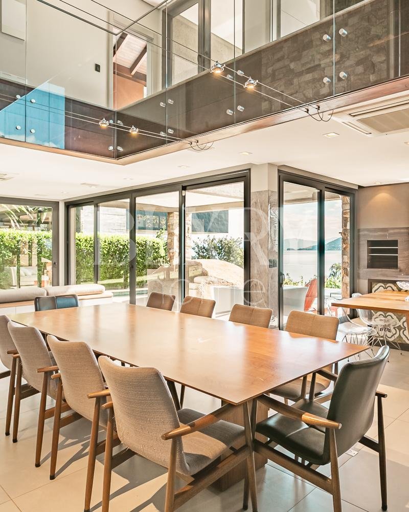 Casa no condomínio Madre Bertha com vista mar no Cacupé, Florianópolis