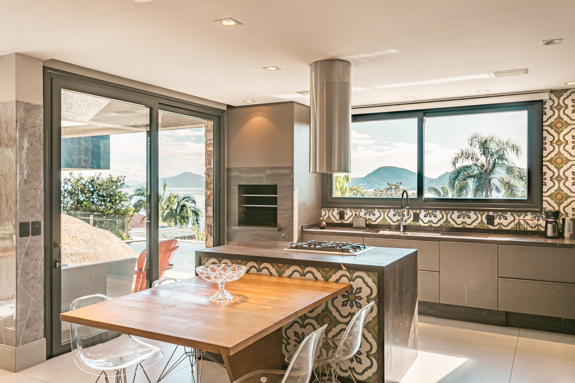 Casa no condomínio Madre Bertha com vista mar no Cacupé, Florianópolis