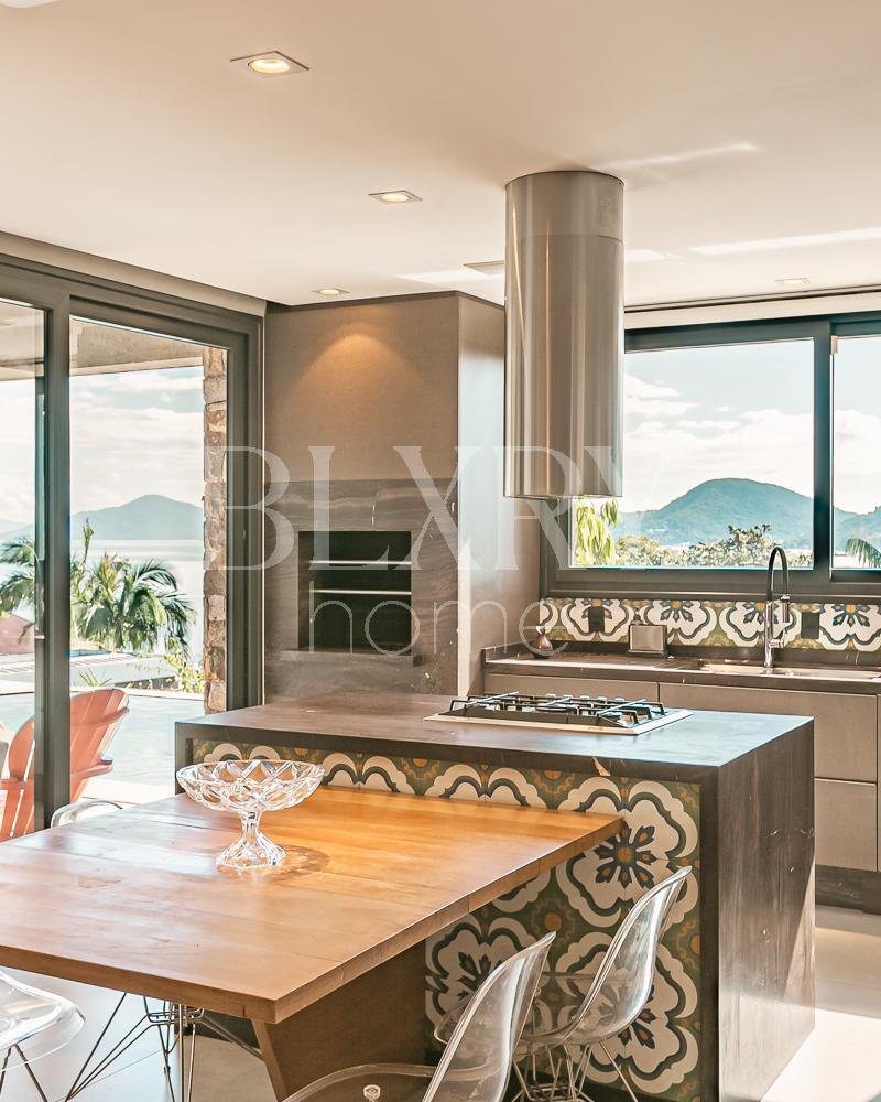 Casa no condomínio Madre Bertha com vista mar no Cacupé, Florianópolis