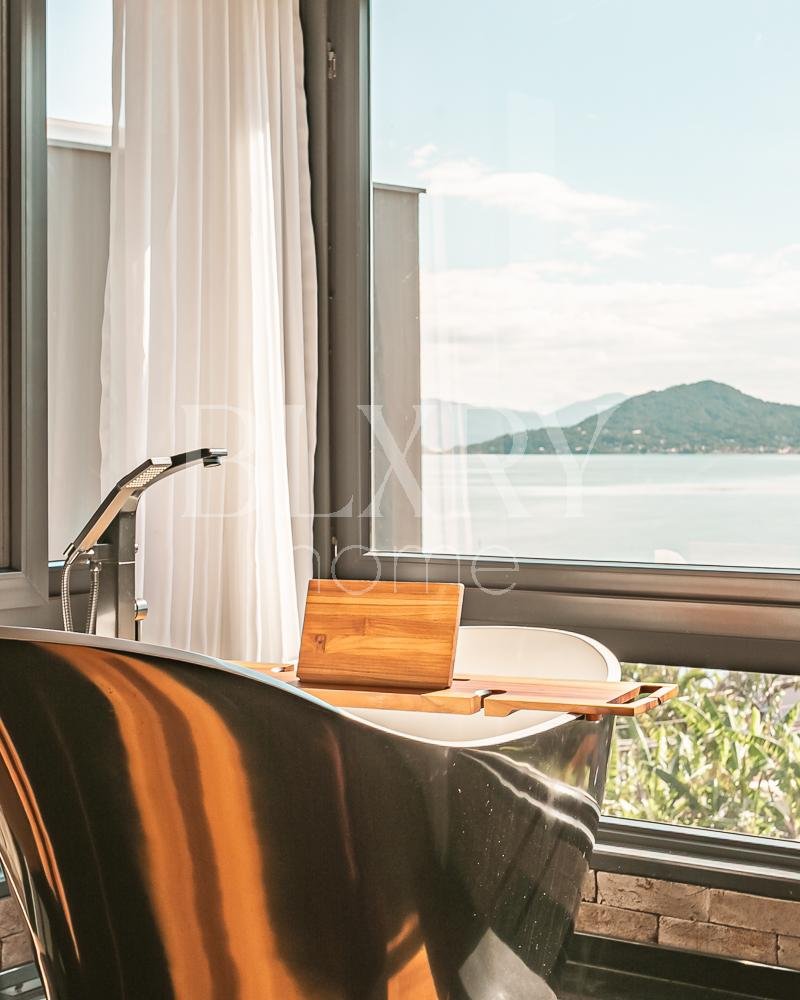 Casa no condomínio Madre Bertha com vista mar no Cacupé, Florianópolis