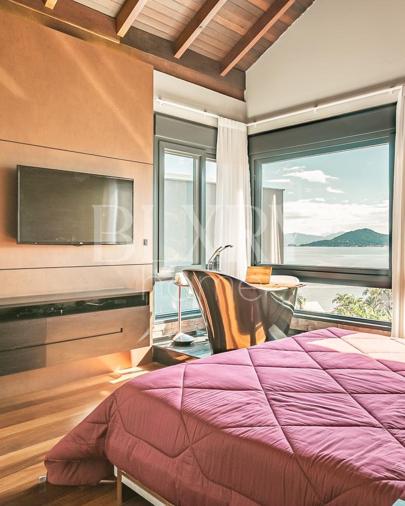 Casa no condomínio Madre Bertha com vista mar no Cacupé, Florianópolis