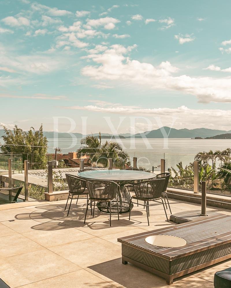 Casa no condomínio Madre Bertha com vista mar no Cacupé, Florianópolis
