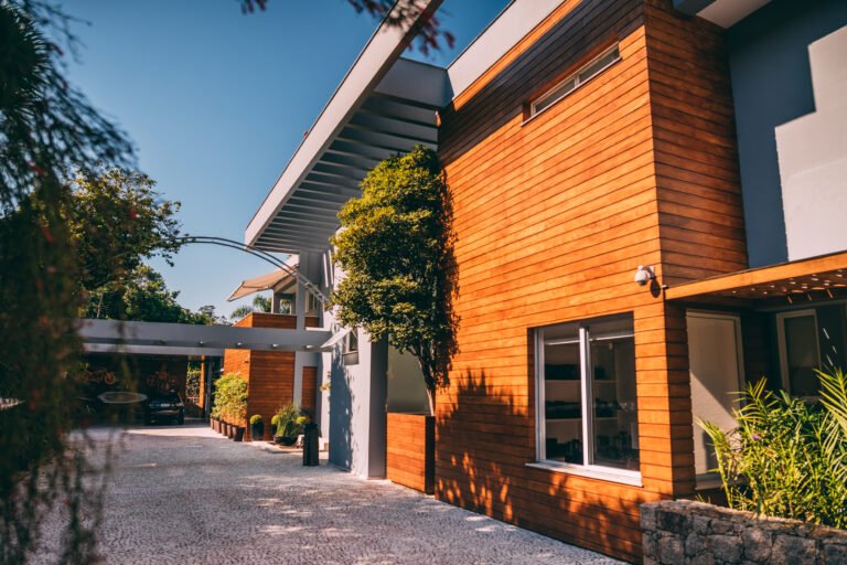 Casa frente mar em condomínio fechado no Cacupé, à venda em Florianópolis