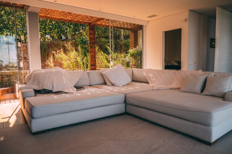 Casa frente mar em condomínio fechado no Cacupé, à venda em Florianópolis
