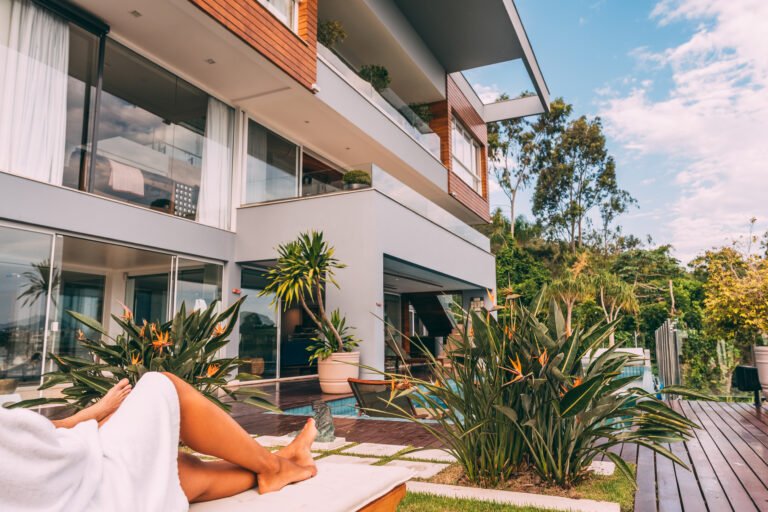 Casa frente mar em condomínio fechado no Cacupé, à venda em Florianópolis