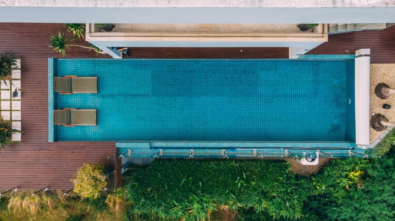Casa frente mar em condomínio fechado no Cacupé, à venda em Florianópolis