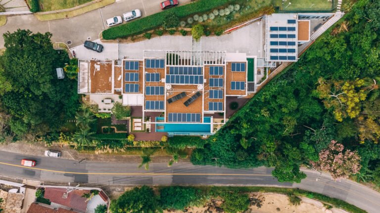 Casa frente mar em condomínio fechado no Cacupé, à venda em Florianópolis