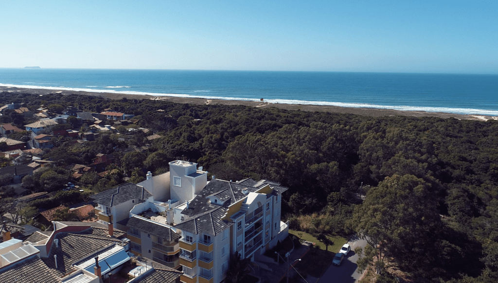 Penthouse Campeche in Florianópolis: Coastal Living at Its Best. Beach. Floripa. Brazil. Nature. Seaside. Front.