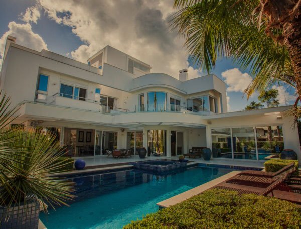 Casa em Jurerê Decorada e Automatizada