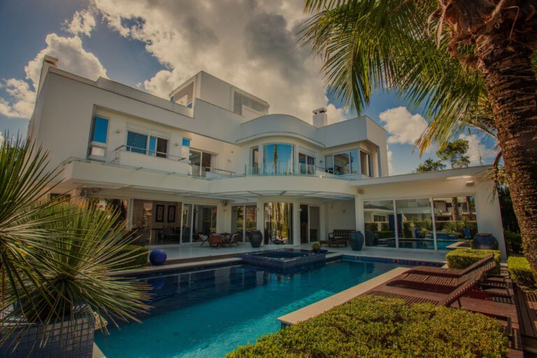 Casa em Jurerê Decorada e Automatizada