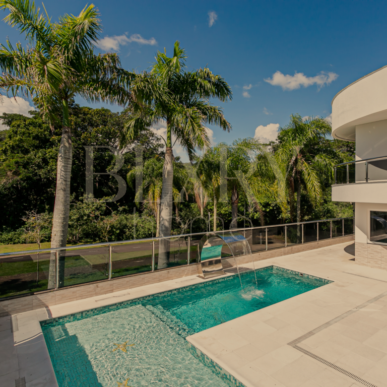 CASA NO AMORAEVILLE EM JURERÊ INTERNACIONAL