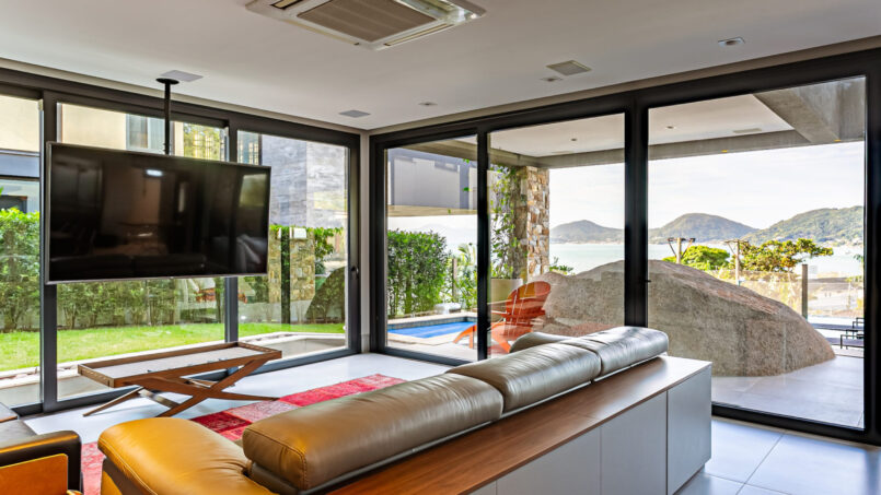 CASA EM CONDOMÍNIO COM VISTA MAR