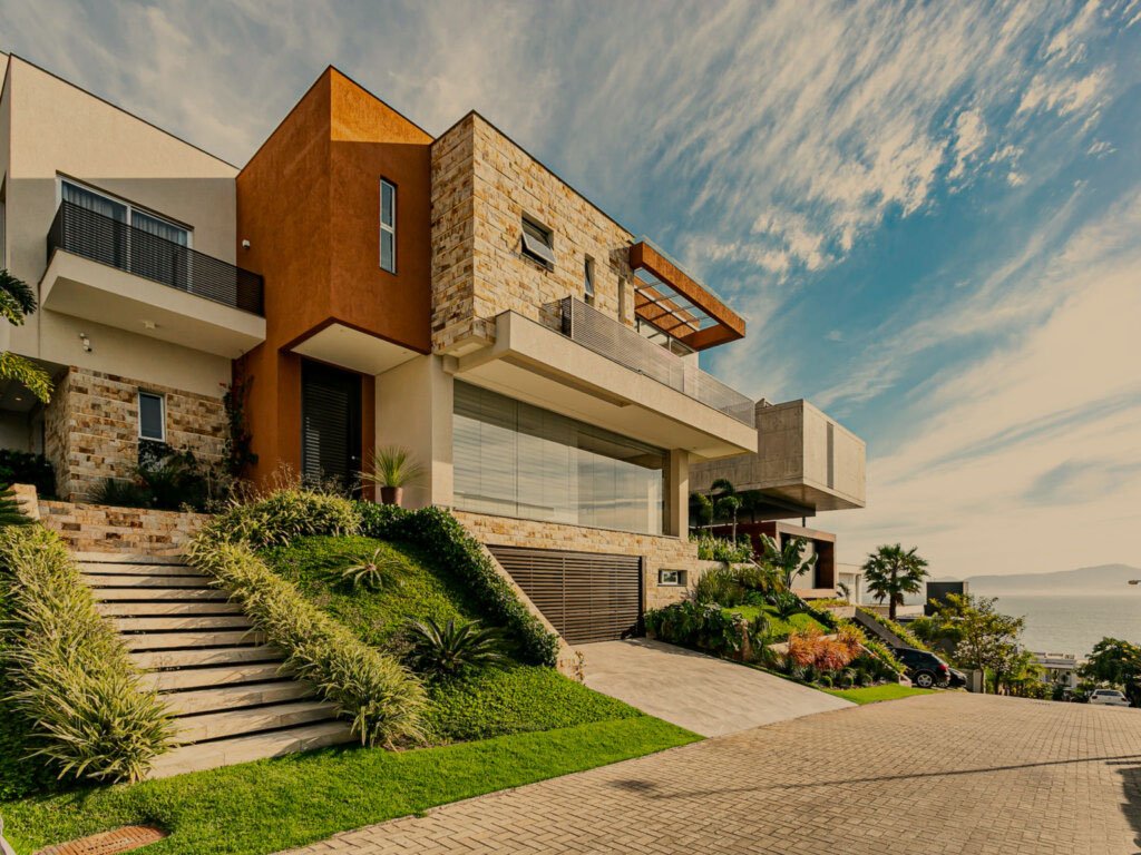 Casa com vista mar em condomínio fechado no Cacupé, em Florianópolis
