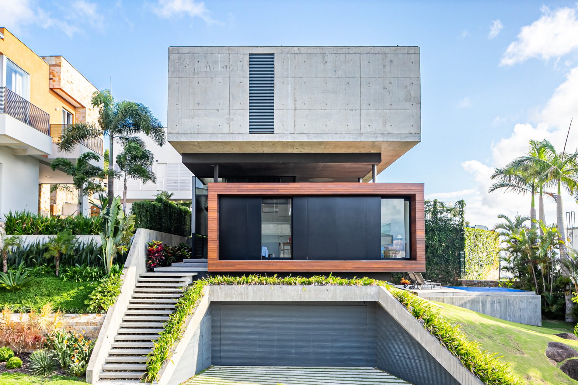 Casa no Cacupé, em Condomínio Fechado