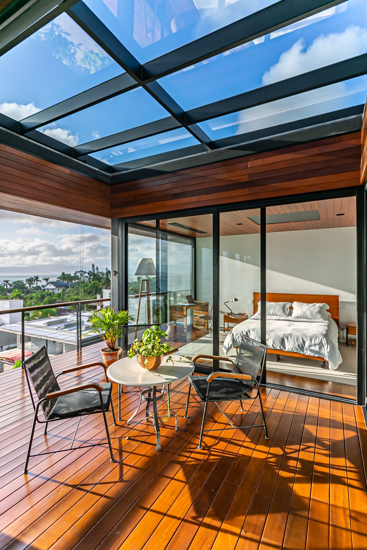 Casa no Cacupé, em Condomínio Fechado