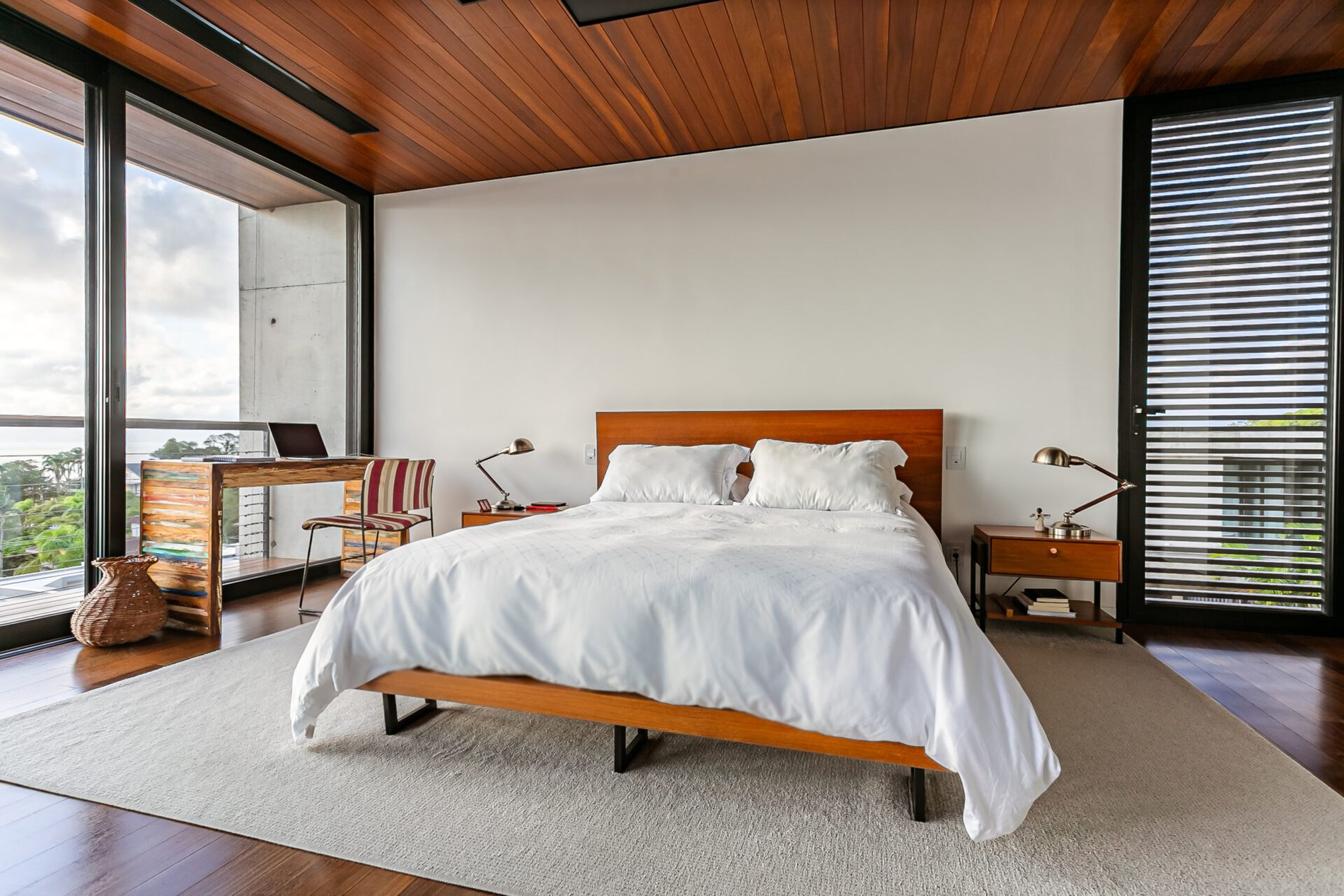 Casa no Cacupé, em Condomínio Fechado