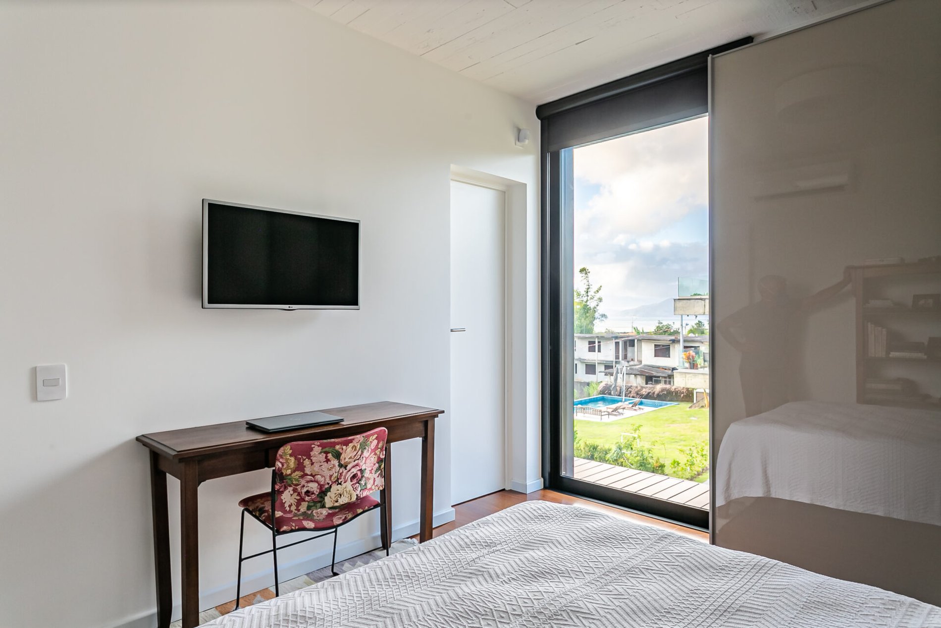 Casa no Cacupé, em Condomínio Fechado