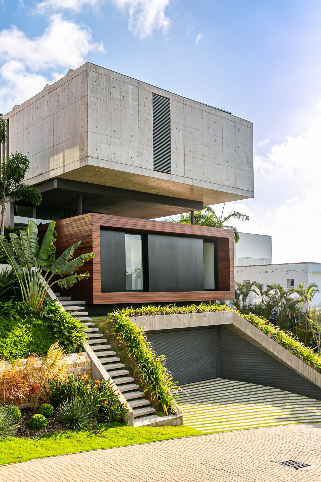 Casa no Cacupé, em Condomínio Fechado