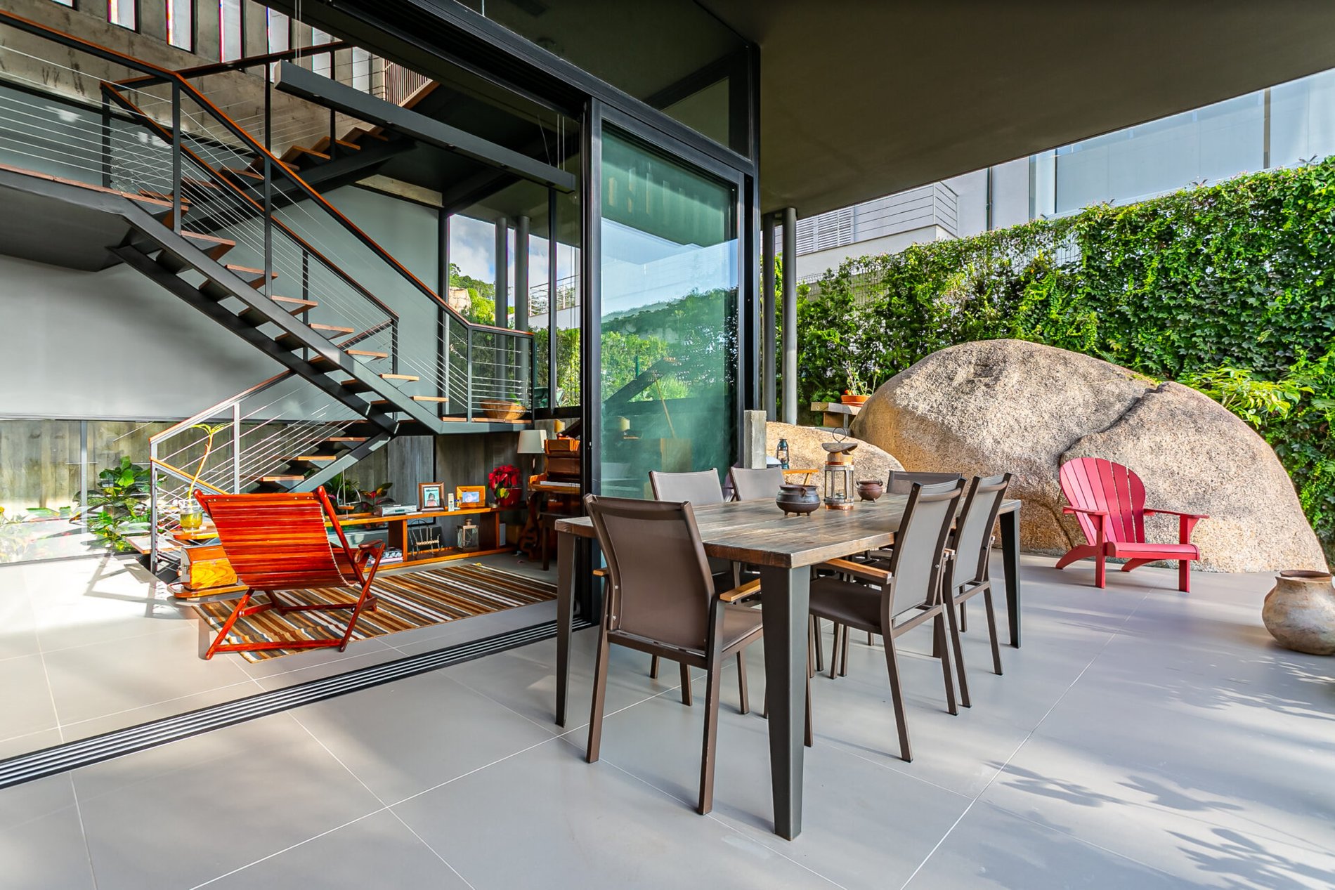 Casa no Cacupé, em Condomínio Fechado