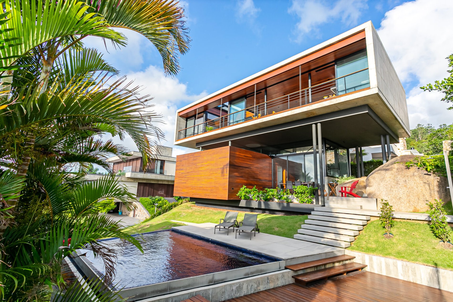 Casa no Cacupé, em Condomínio Fechado