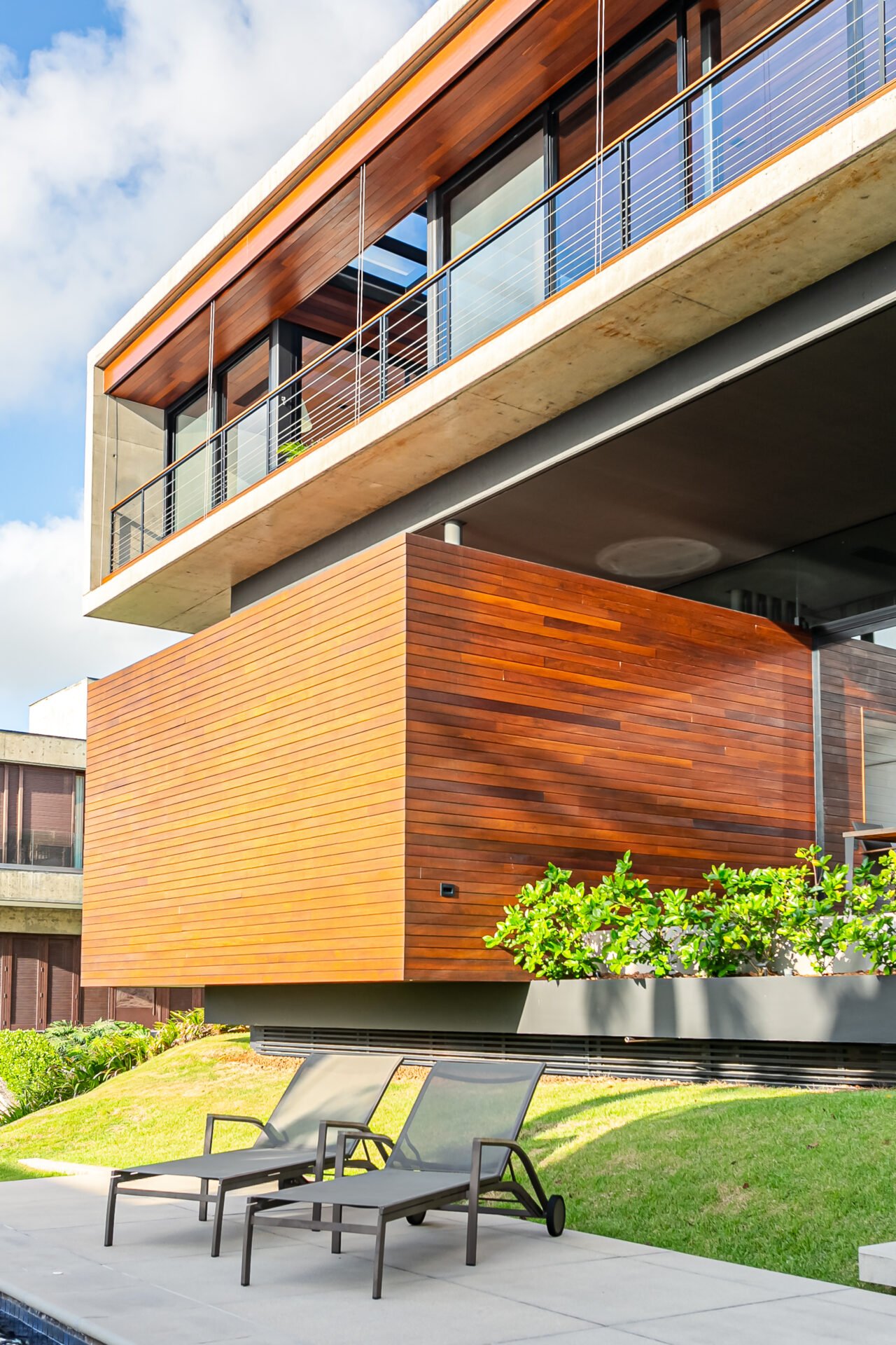 Casa no Cacupé, em Condomínio Fechado