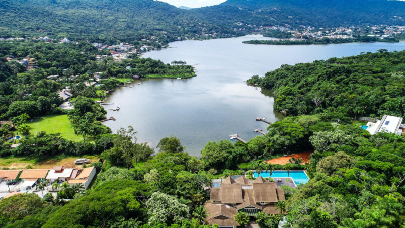 TERRENO À VENDA NA LAGOA DA CONCEIÇÃO