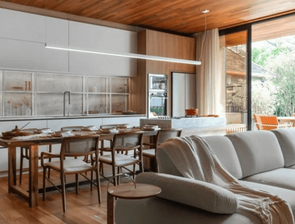 CASACOR SC 2022: Formas arredondadas e materiais orgânicos