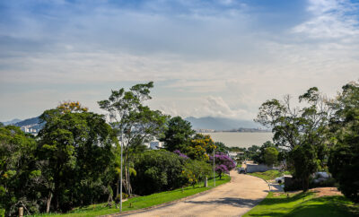 CASA EM CONDOMÍNIO COM VISTA MAR