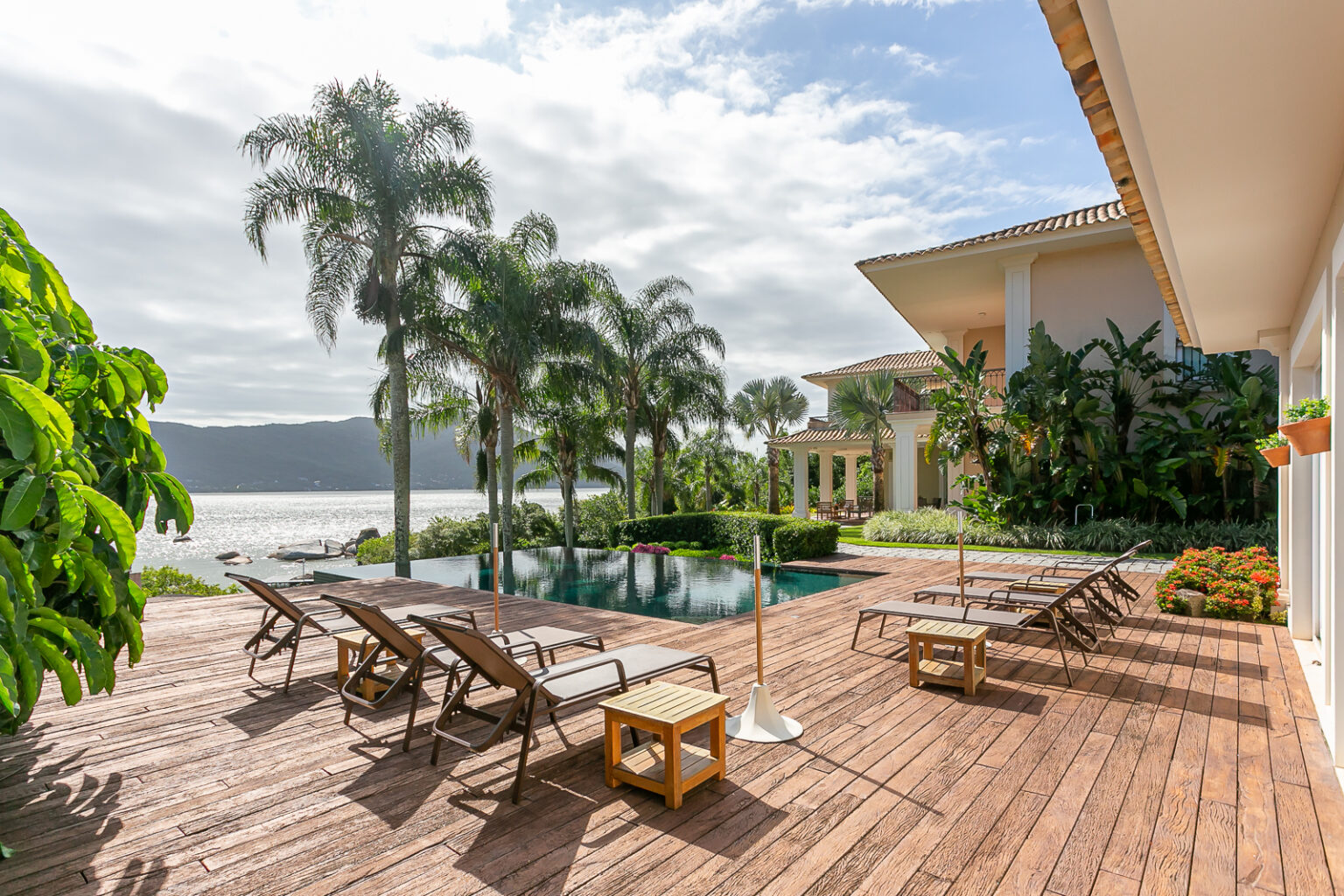 Casa Portugal na Lagoa - Luxury Home in Floripa for Sale, Luxury Homes in Brazil - Discover Stunning Properties in Floripa, Santa Catarina