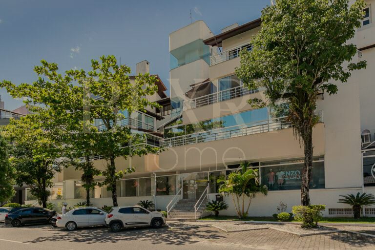 COBERTURA 3 SUÍTES EM JURERÊ INTERNACIONAL