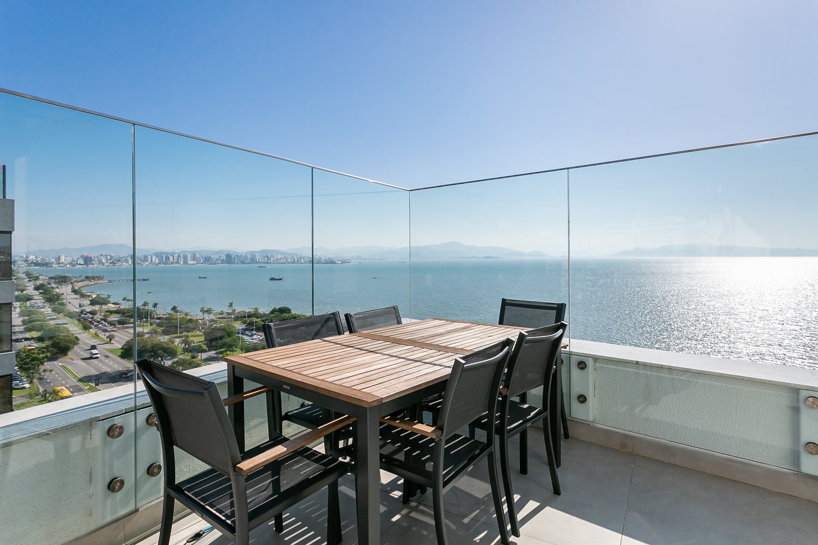 COBERTURA FRENTE MAR EM FLORIANÓPOLIS