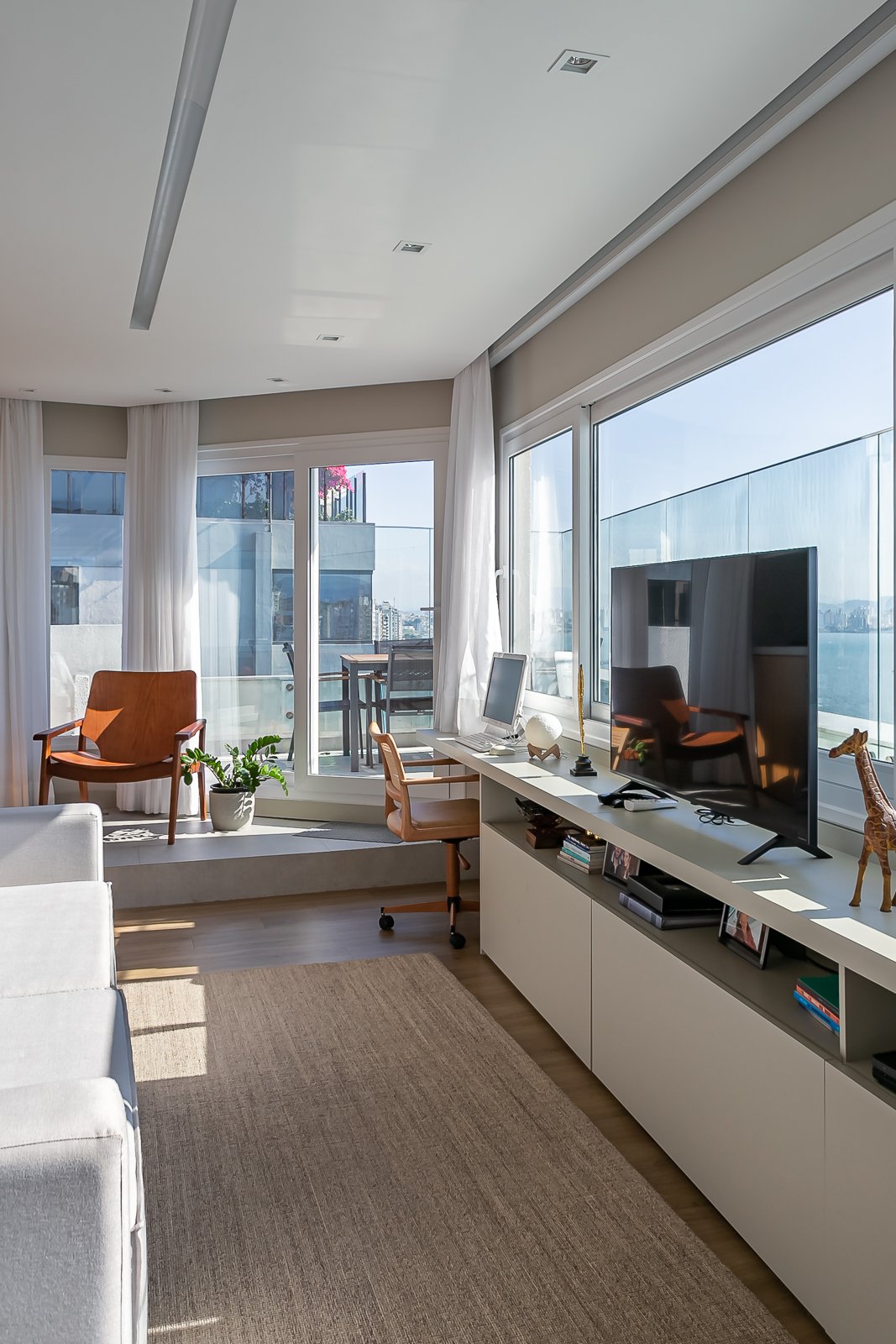 COBERTURA FRENTE MAR EM FLORIANÓPOLIS