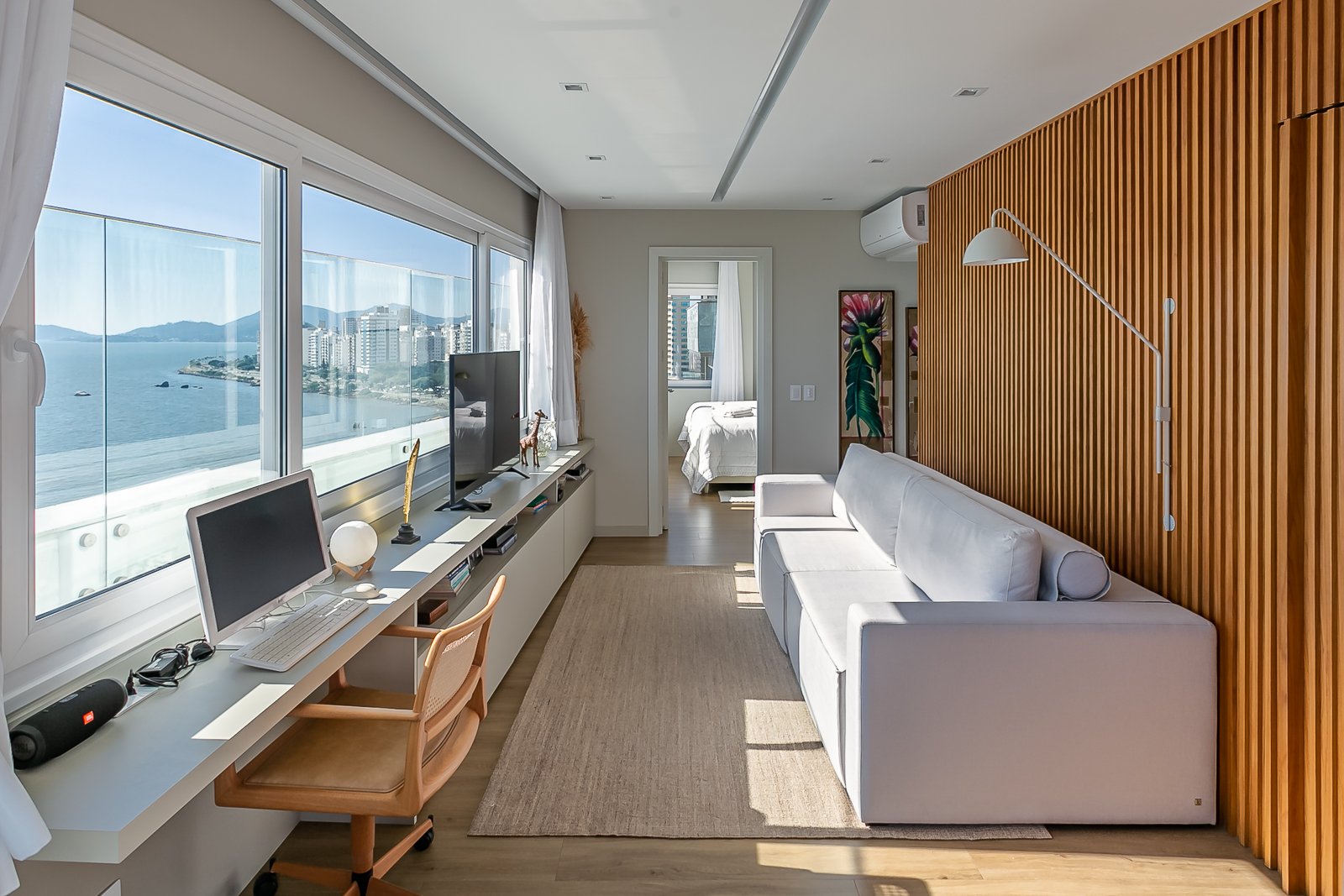 COBERTURA FRENTE MAR EM FLORIANÓPOLIS