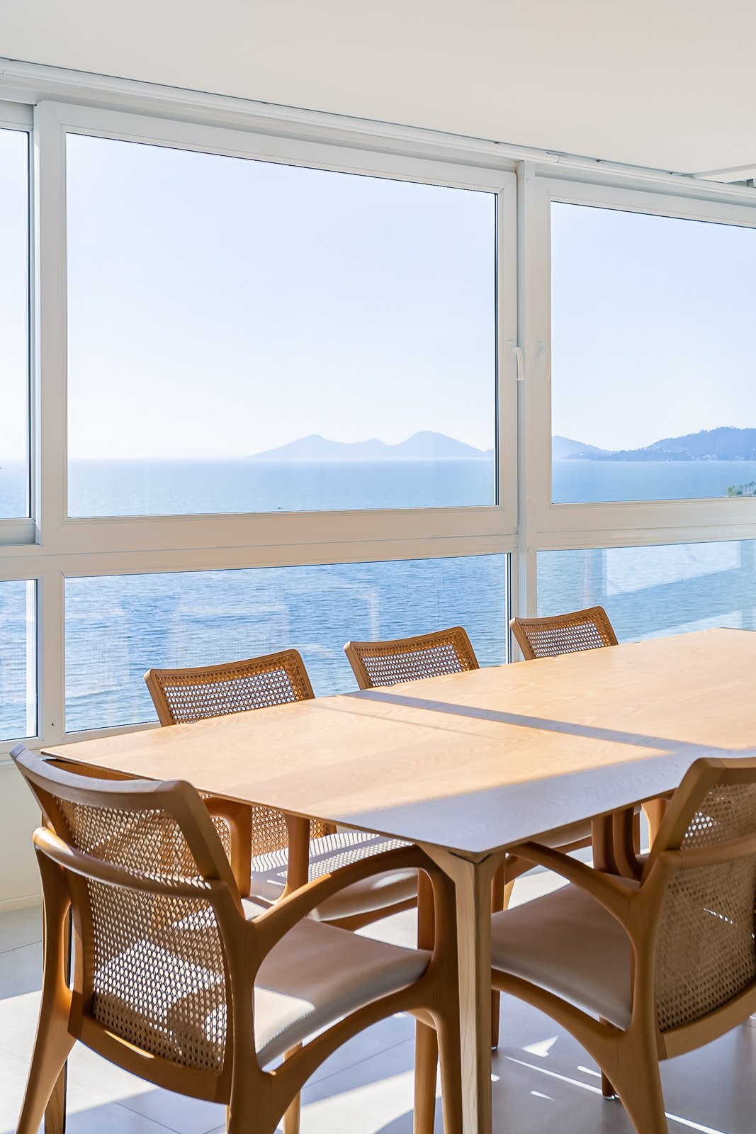 COBERTURA FRENTE MAR EM FLORIANÓPOLIS